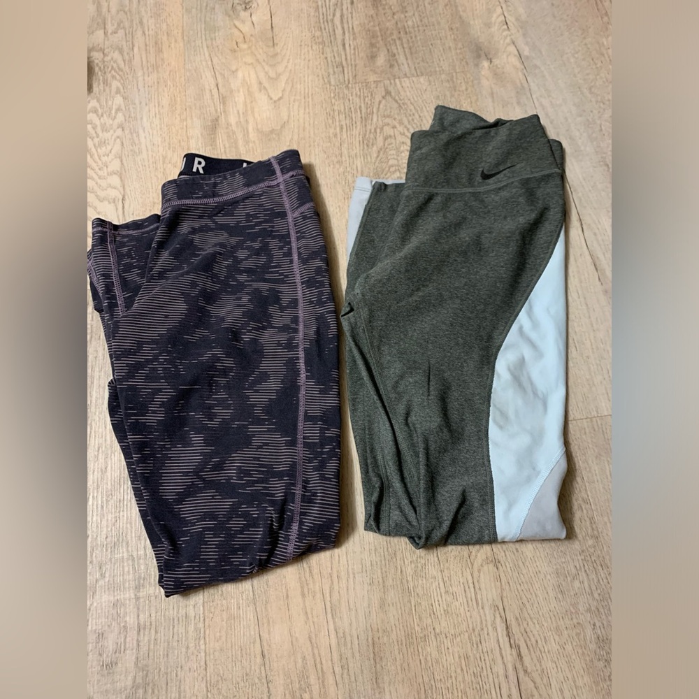 Women’s Medium Under Armour & Nike athletic leggings/sweat bundle - Picture 3 of 4
